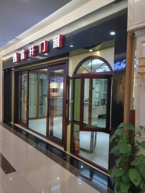 “煥然一新，光彩奪目”——泉州富軒加盟店裝修完畢