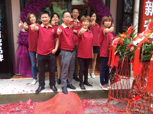 熱烈祝賀富軒門窗鷹潭專賣店迎開門紅,簽單絡繹不絕!