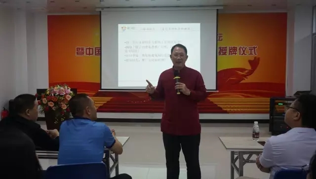 共同見證富軒門窗“互聯網+示范基地”授牌儀式