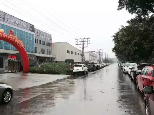 共同見證富軒門窗“互聯網+示范基地”授牌儀式
