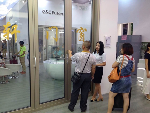 富軒門窗建博會現場新品首發，吸引萬人圍觀