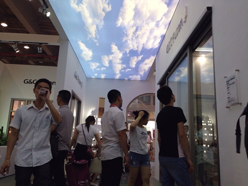 富軒門窗建博會現場新品首發，吸引萬人圍觀