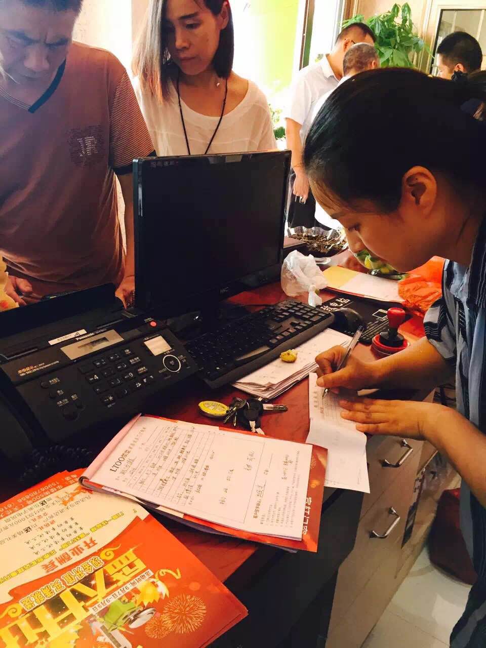 秋風送爽，也送來了收獲的喜悅，富軒門窗龍泉專賣店開業典禮于9月7日完滿成功，一天簽下25張訂單，可喜可賀，借此機會感謝新老客戶對富軒門窗的支持與厚愛，我們會繼續努力的！ 