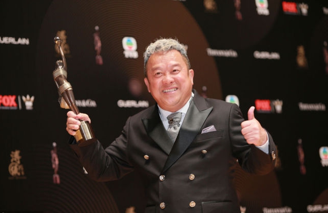 富軒門窗代言人曾志偉再下一城,二十年后再捧金像獎杯!