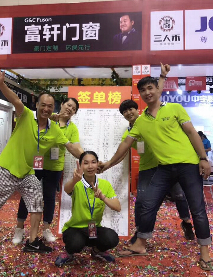 火爆現場|富軒門窗萬人搶,湛江專賣店兩天狂簽103單！