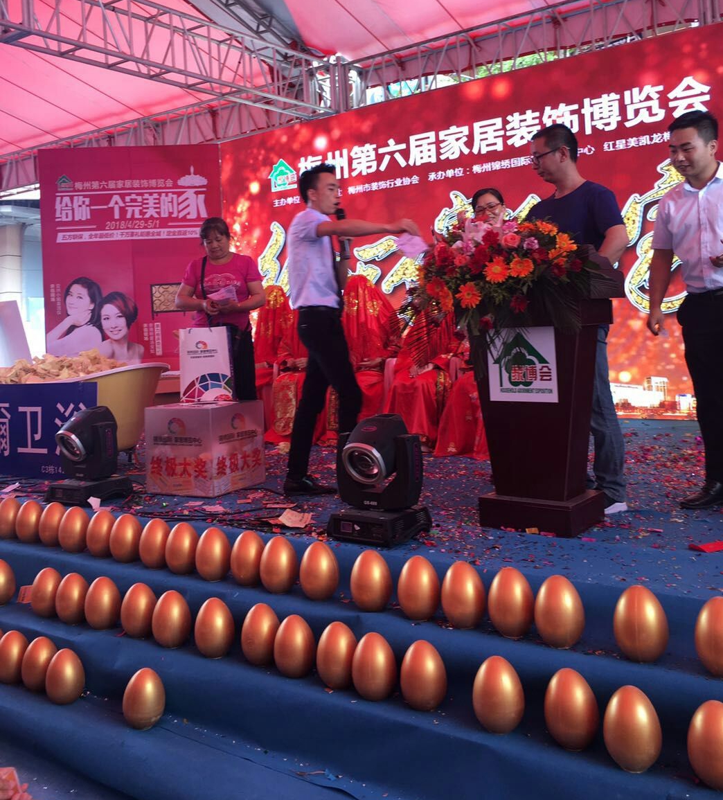 梅州市家博會萬人瘋搶富軒門窗，1天突破百萬訂單