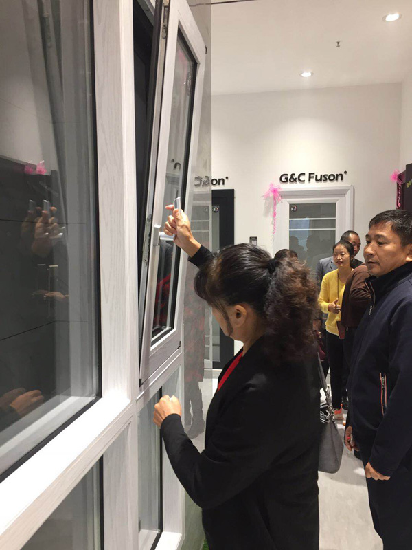 榮縣富軒門窗專賣店現場