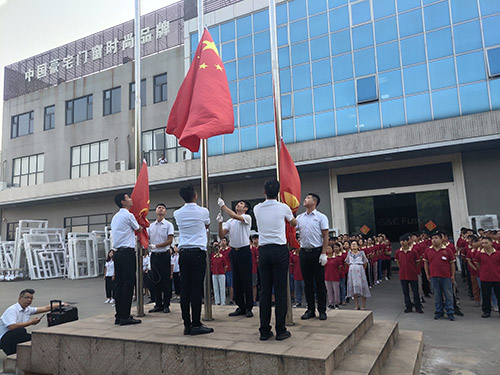 “同升國旗 同唱國歌”富軒門窗祝賀祖國70周年華誕!