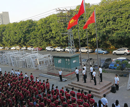 “同升國旗 同唱國歌”富軒門窗祝賀祖國70周年華誕