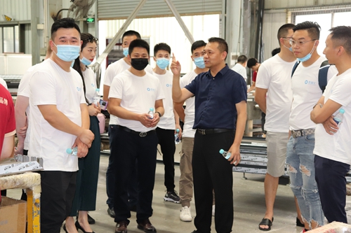 熱烈歡迎蓉窗匯俱樂部同仁蒞臨富軒門窗總部參觀交流！