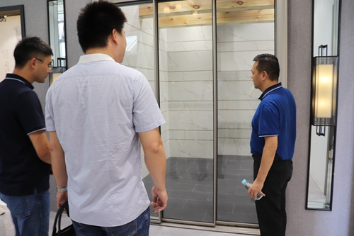 熱烈歡迎江蘇南通招商局考察團蒞臨富軒門窗總部參觀考察！