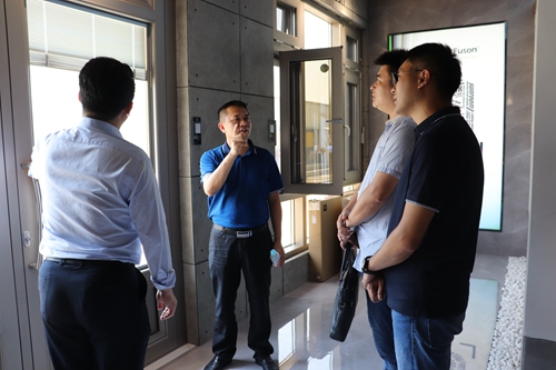 熱烈歡迎江蘇南通招商局考察團蒞臨富軒門窗總部參觀考察！