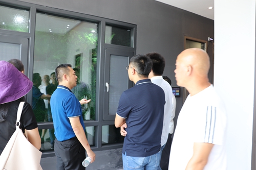 熱烈歡迎江蘇南通招商局考察團蒞臨富軒門窗總部參觀考察！