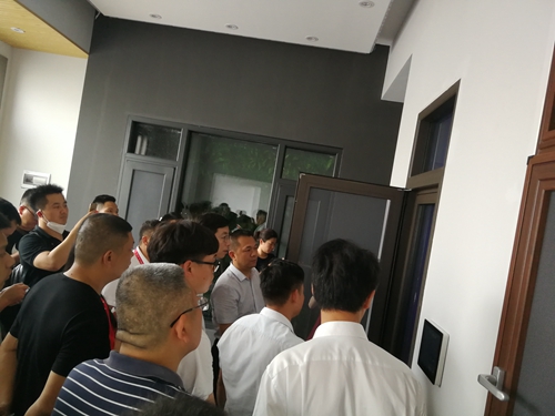 大咖訪團來訪，江西安義縣領導團參觀富軒門窗門窗總部