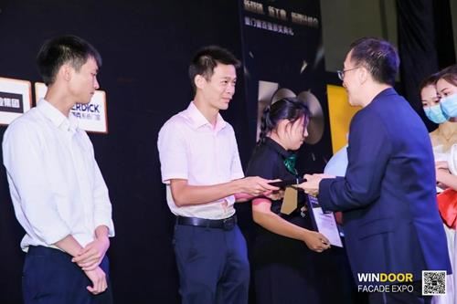 熱烈祝賀富軒門窗入圍2020中國百強門窗榜單，榮獲家裝門窗類TOP10榮譽稱號