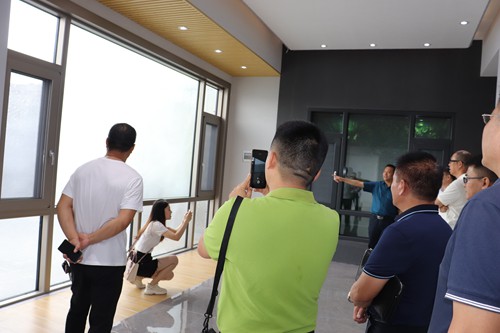 熱烈歡迎廣西梧州循環經濟產業園領導來訪富軒門窗總部
