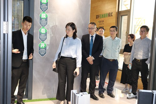 熱烈歡迎廣西自治區領導蒞臨富軒門窗總部參觀考察！