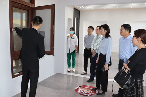 熱烈歡迎廣西自治區領導蒞臨富軒門窗總部參觀考察！