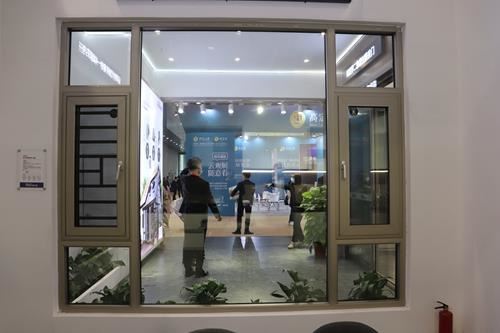 富軒門窗高定展圈粉無數，品味門窗高定之美