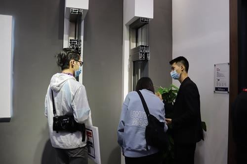 富軒門窗高定展圈粉無數，品味門窗高定之美