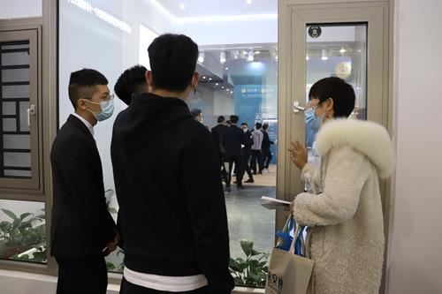 富軒門窗高定展圈粉無數，品味門窗高定之美