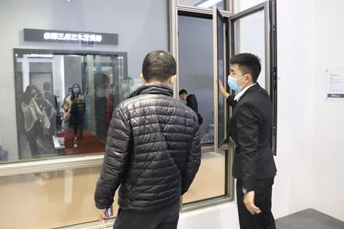 富軒門窗高定展圈粉無數，品味門窗高定之美