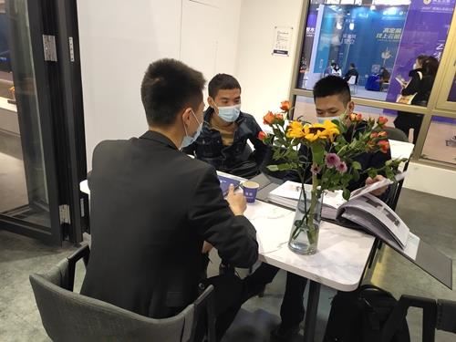 富軒門窗高定展圈粉無數，品味門窗高定之美