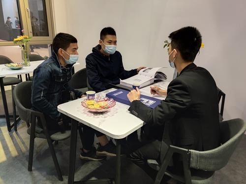 富軒門窗高定展圈粉無數，品味門窗高定之美