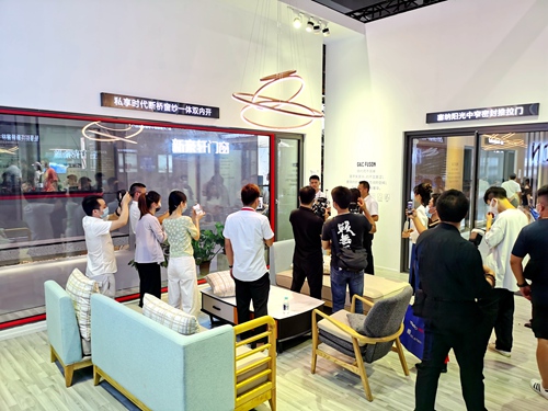 富軒全屋門窗斬獲“2021門窗行業消費者喜愛十大品牌”