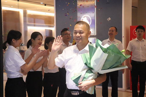 富軒全屋門窗南寧專賣店新品上市暨總裁簽售會圓滿成功！