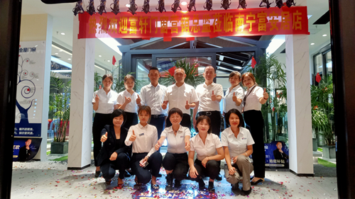 富軒全屋門窗南寧專賣店新品上市暨總裁簽售會圓滿成功！