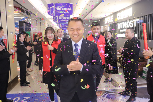 富軒宜昌店|總裁親臨，廣告“霸屏”居然之家，一觸即發！