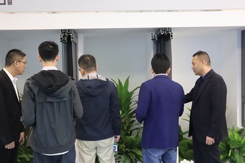熱烈歡迎《中國門窗焦點訪談》欄目組&土巴兔家裝大平臺走進富軒門窗交流指導！