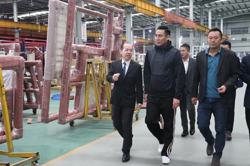 惠戰壓軸|奧運冠軍做客富軒總部直播廳，狂撒錦鯉大禮！