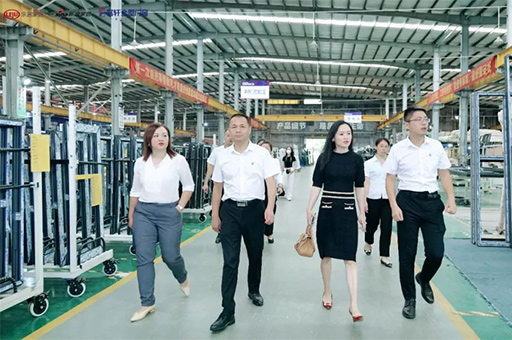 大匠品質 行業賦能|新浪家居2022品質門窗發現之旅走進富軒全屋門窗