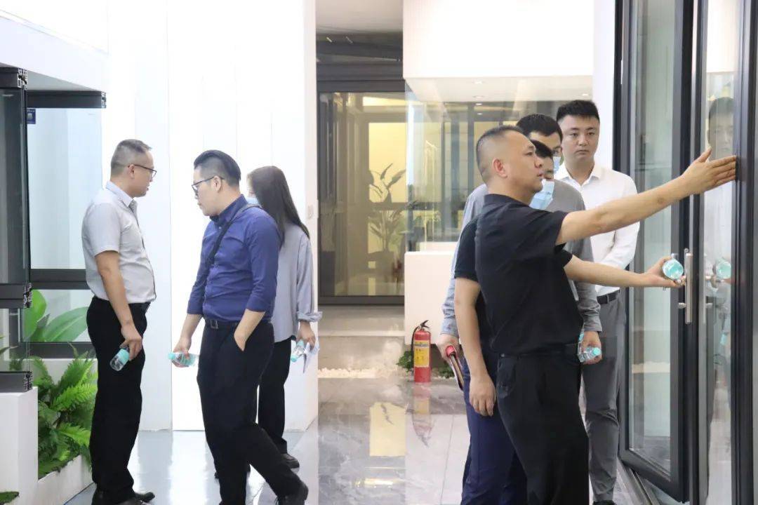 熱烈歡迎碧桂園領導蒞臨富軒全屋門窗探訪指導