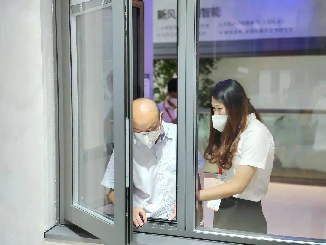 潮生活 匠新品｜富軒全屋門窗上海建博會DAY1收獲多項榮譽 