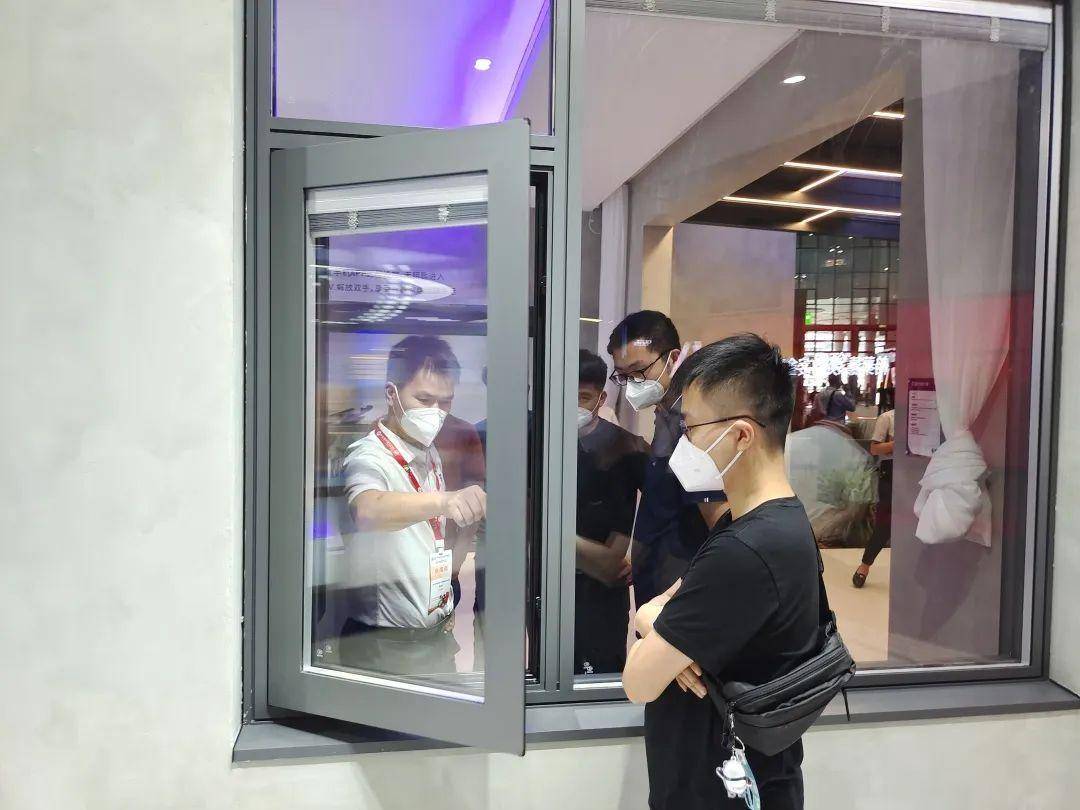 潮生活 匠新品｜富軒全屋門窗上海建博會DAY1收獲多項榮譽 