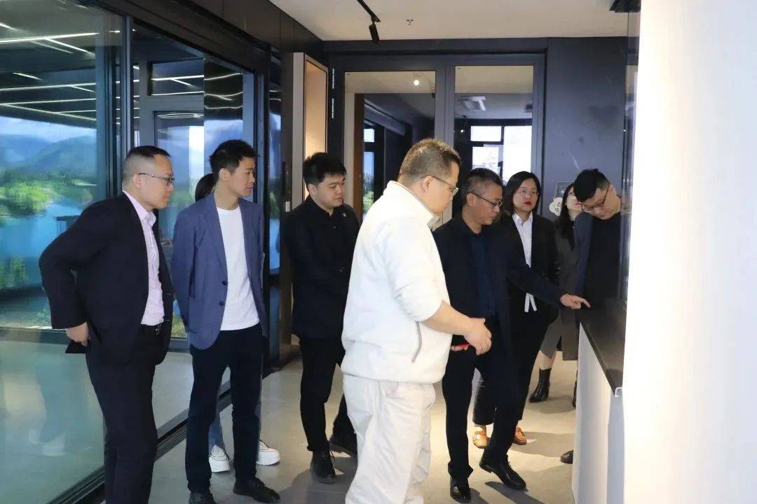 月星集團高層團隊蒞臨富軒全屋門窗共謀發展