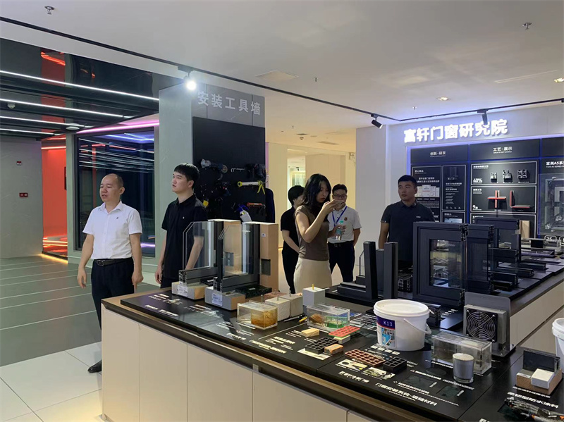 居然之家集團門窗事業部蒞臨富軒全屋門窗總部，雙方展開深度交流！